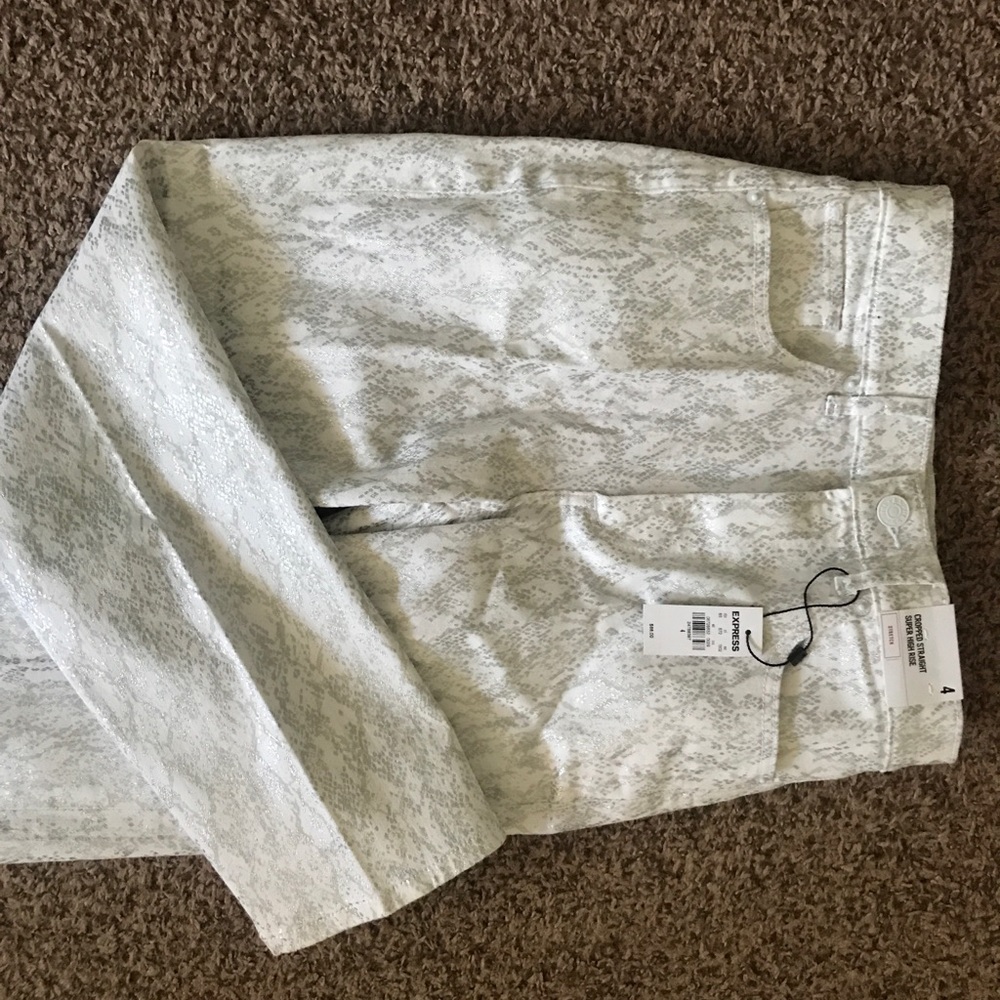 Express metallic white cropped jeans
